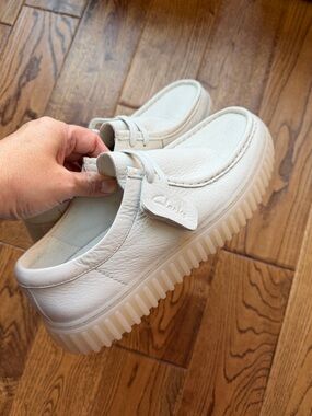 Clarks Mens Torhill LO White Shoes never worn leather size 9 smoke pet free home